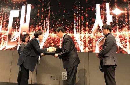 '제8회 위(Wee)희망 대상'에서 증평공업고등학교가 기관부문 대상을 수상했다.